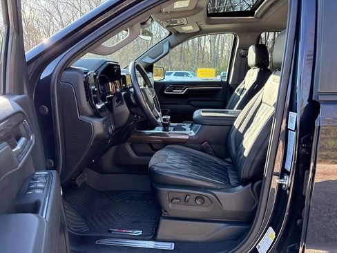 Used 2022 Chevrolet Silverado 1500 RST AWD/4WD image 29