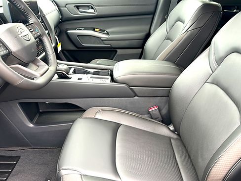 New 2026 Nissan Pathfinder SL FWD image 10