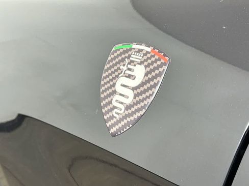 Used 2018 Alfa Romeo Giulia image 7
