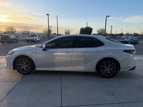 Used 2021 Toyota Camry XLE w/ Navigation Upgrade Package FWD image 10