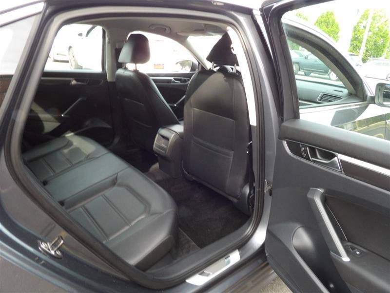 Used 2017 Volkswagen Passat 1.8T R-Line FWD image 14
