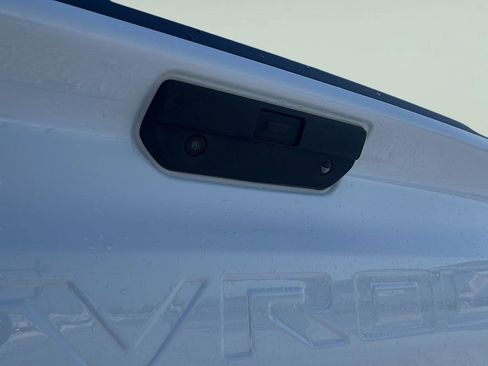 Used 2022 Chevrolet Silverado 1500 LT AWD/4WD image 11