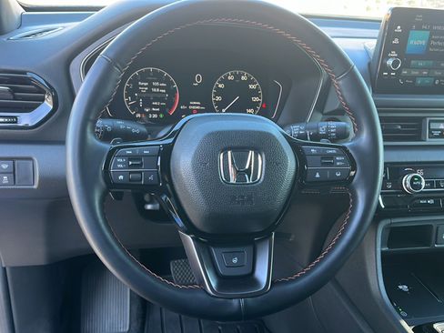Used 2025 Honda Pilot TrailSport image 23