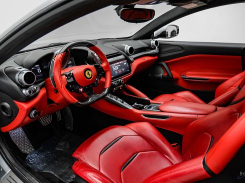 Used 2018 Ferrari GTC4Lusso AWD/4WD image 2