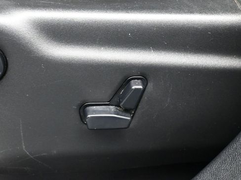 Used 2020 Jeep Grand Cherokee Limited w/ Luxury Group II image 18