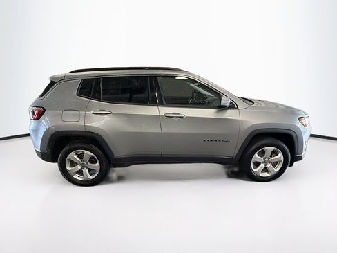 Used 2019 Jeep Compass Latitude w/ Popular Equipment Group AWD/4WD image 10