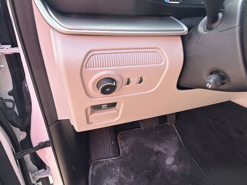 Used 2025 Jeep Wagoneer 4WD w/ Premium Group I image 28