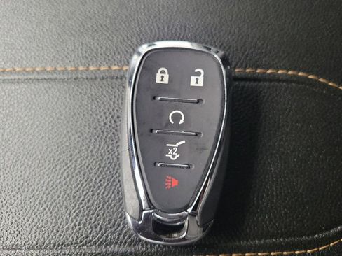 Used 2020 Chevrolet Traverse RS FWD image 32