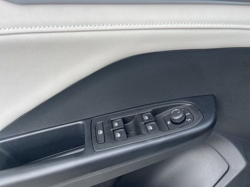 New 2026 Volkswagen Taos SE FWD image 7