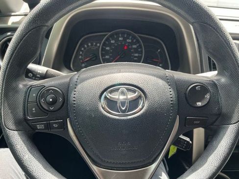 Used 2015 Toyota RAV4 LE FWD image 17