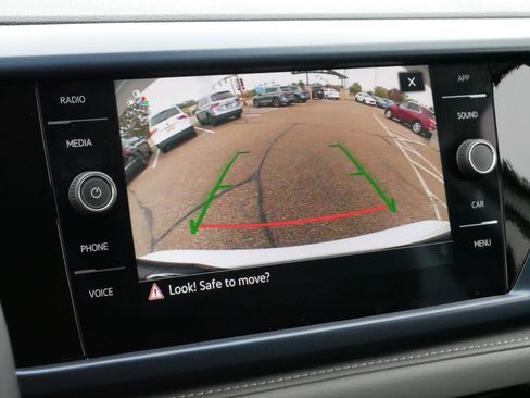 Certified 2024 Volkswagen Taos SE w/ Panoramic Sunroof Package image 31