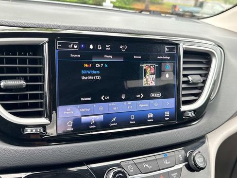 Used 2023 Chrysler Pacifica Touring-L FWD image 33