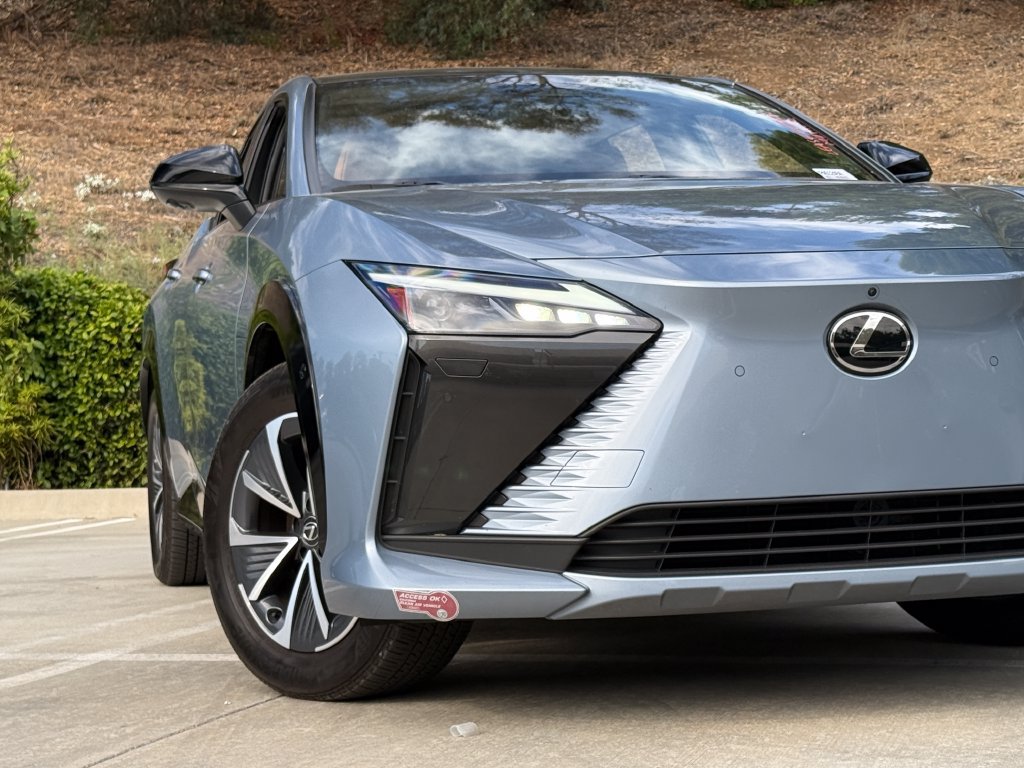 Certified 2023 Lexus RZ 450e Premium w/ Technology Package AWD/4WD image 5