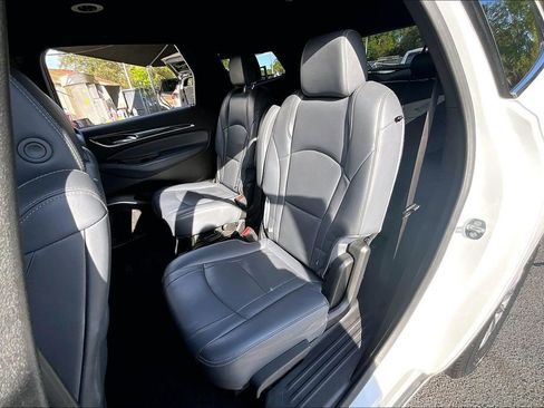 Used 2023 Buick Enclave Essence image 22