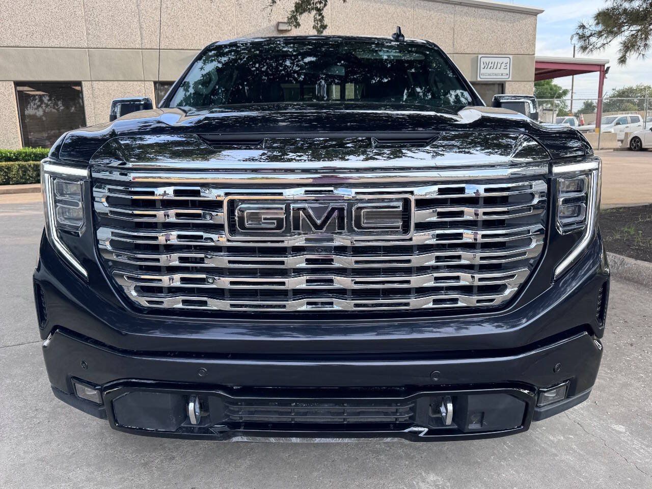 Used 2023 GMC Sierra 1500 Denali AWD/4WD image 2