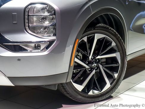 Used 2023 Mitsubishi Outlander SE image 5