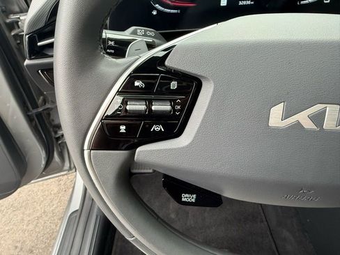 Certified 2023 Kia Niro EX image 18