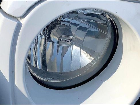 Used 2023 Jeep Gladiator Sport image 24