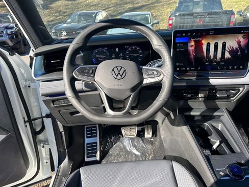 New 2026 Volkswagen Tiguan SE R-Line image 14