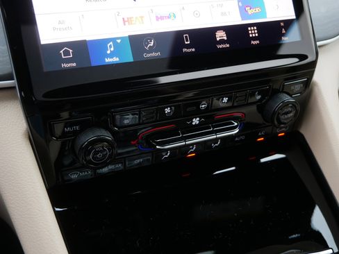 New 2025 Jeep Grand Cherokee Limited image 13