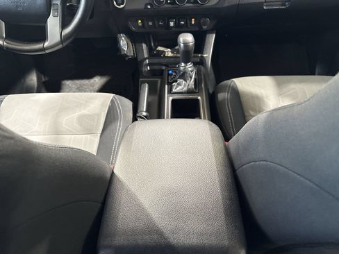 Used 2023 Toyota Tacoma TRD Off-Road w/ Technology Package RWD image 21
