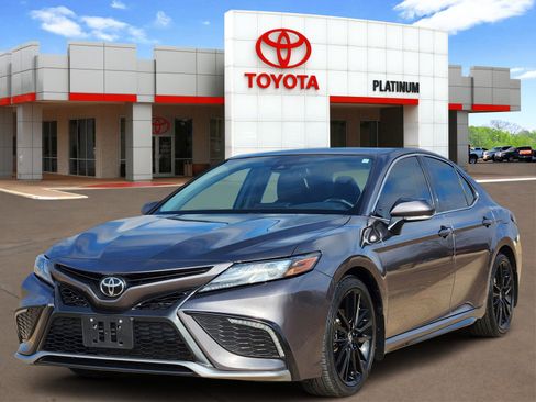 Used 2022 Toyota Camry XSE image 2