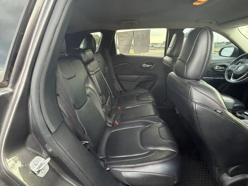 Used 2014 Jeep Cherokee Trailhawk w/ Leather Interior Group AWD/4WD image 11