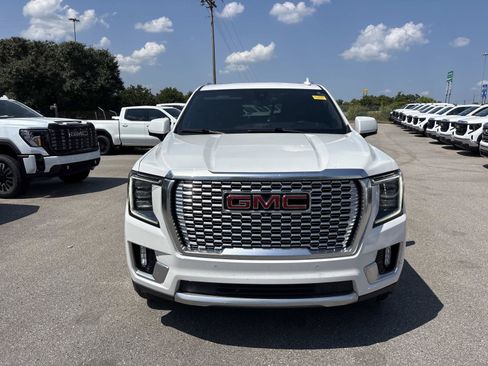 Used 2021 GMC Yukon Denali w/ Denali Premium Package AWD/4WD image 2
