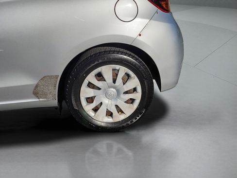 Used 2017 Toyota Yaris L image 27