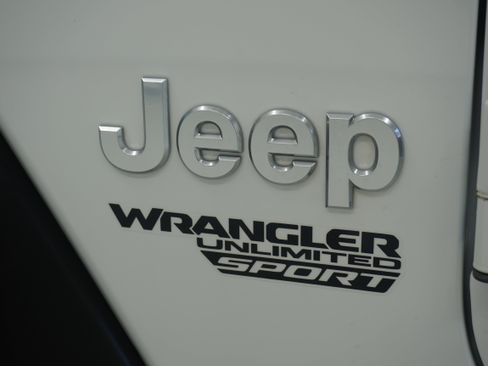 Used 2019 Jeep Wrangler Unlimited Sport S AWD/4WD image 9