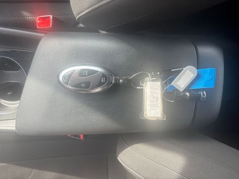 Used 2025 Hyundai Elantra SEL image 22