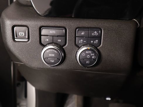 Used 2025 GMC Sierra 1500 SLT image 8