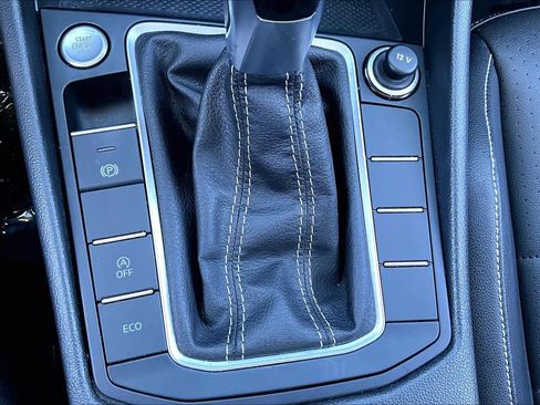 Used 2024 Volkswagen Jetta SE image 32