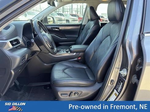 Used 2022 Toyota Highlander Platinum AWD/4WD image 15