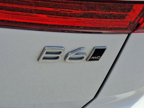 Certified 2023 Volvo XC60 B6 Ultimate w/ Climate Package AWD/4WD image 30