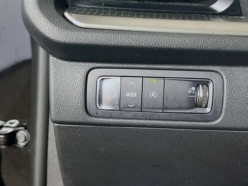 Used 2025 Chevrolet Traverse LT FWD image 12