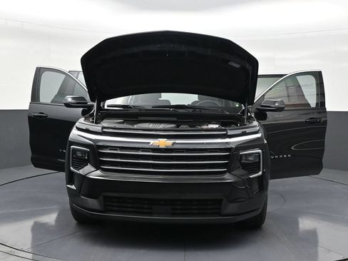 Used 2025 Chevrolet Traverse LT FWD image 30