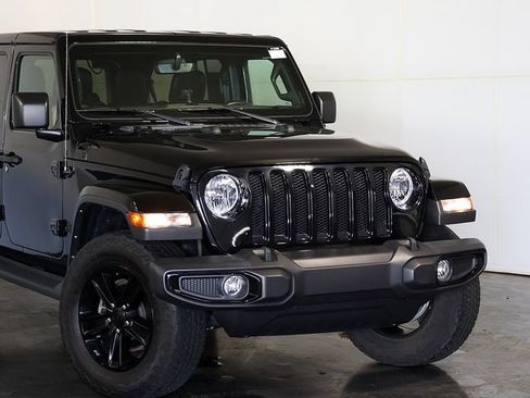 Used 2022 Jeep Wrangler Unlimited Sahara AWD/4WD image 6