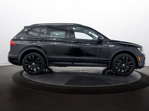 Used 2021 Volkswagen Tiguan SE R-Line image 3