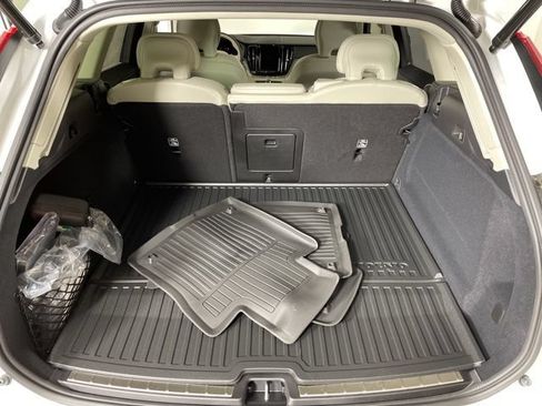 Certified 2025 Volvo XC60 T8 Plus w/ Protection Package Premier AWD/4WD image 17