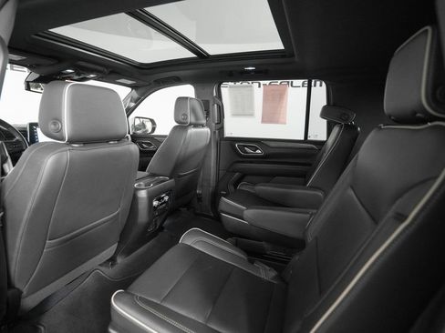 Used 2023 GMC Yukon XL SLT AWD/4WD image 14