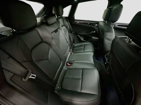 Used 2026 Porsche Macan AWD/4WD image 28