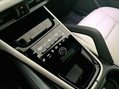 New 2026 Porsche Cayenne image 18