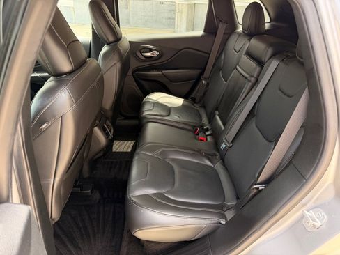 Used 2015 Jeep Cherokee Limited w/ Luxury Group AWD/4WD image 18