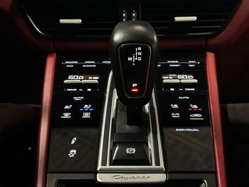 Used 2022 Porsche Cayenne E-Hybrid w/ Premium Package AWD/4WD image 39