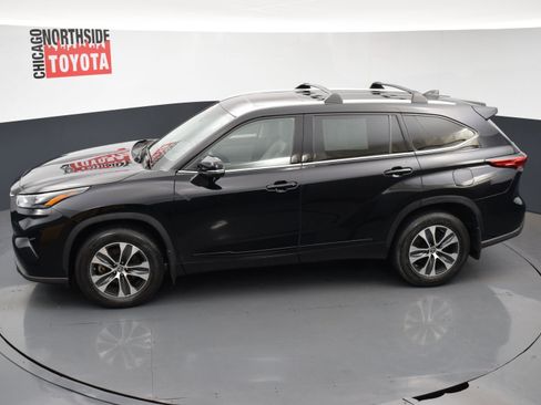 Used 2022 Toyota Highlander XLE image 22