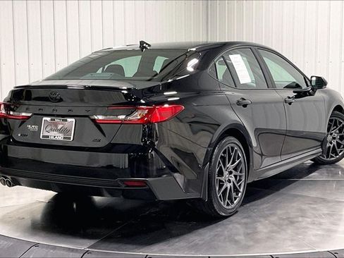 Used 2025 Toyota Camry SE FWD image 13