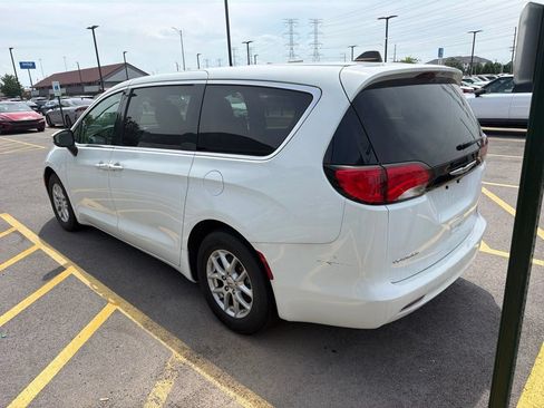 Used 2023 Chrysler Voyager LX FWD image 4