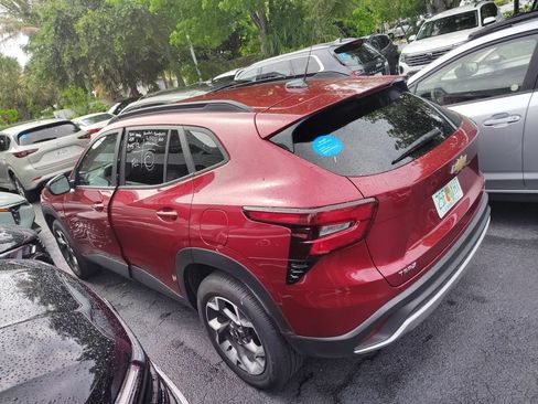 Used 2025 Chevrolet Trax LT w/ LT Convenience Package FWD image 6