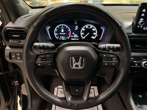 Used 2025 Honda Pilot TrailSport image 25